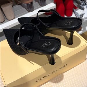 Cosy Island pointed toe heels mule